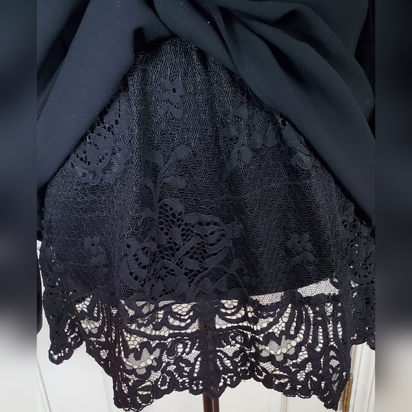 Cabi Tempest blouse, black with black lace underlay, sz M - Picture 7 of 10